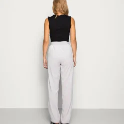 Ellesse INDIA PANT - Pantalon De Survêtement - Light Grey 7 Ellesse INDIA PANT - Pantalon De Survêtement - Light Grey -Ellesse Elegant Boutique d1c01e1c9e254f598a02d742c9a6632d