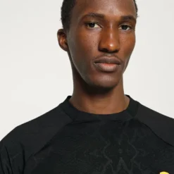 Ellesse MAESTRO TEE - T-shirt Imprimé - Black 10 Ellesse MAESTRO TEE - T-shirt Imprimé - Black -Ellesse Elegant Boutique d3edbec787de4748a019ed6e3624932a