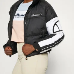 Ellesse BLOCK - T-shirt à Manches Longues - Light Pink 16 Ellesse BLOCK - T-shirt à Manches Longues - Light Pink -Ellesse Elegant Boutique e87f2c75c0df4bf79c8e5e76e8f6d6ea