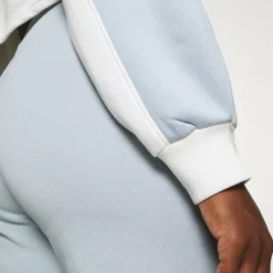 Ellesse TRISTAN - Sweatshirt - Offwhite 18 Ellesse TRISTAN - Sweatshirt - Offwhite -Ellesse Elegant Boutique eb0e02991cfe4ddaac5e5b43b126e23b