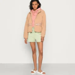 Ellesse NANOARROW - Short - Light Green 6 Ellesse NANOARROW - Short - Light Green -Ellesse Elegant Boutique ed0312ba38cc45dfb6f502ce70823675