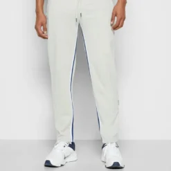 Ellesse JAINO - Pantalon De Survêtement - Light Grey 9 Ellesse JAINO - Pantalon De Survêtement - Light Grey -Ellesse Elegant Boutique f743d9cd1c944375b8ad4bb722fc19a6