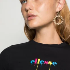 Ellesse WITTER CROP - T-shirt à Manches Longues - Black 9 Ellesse WITTER CROP - T-shirt à Manches Longues - Black -Ellesse Elegant Boutique fb9165afb2c544429a97f599ad8c7906
